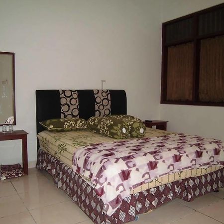 Griya Putri Dewi Guesthouse Yogyakarta Exteriör bild