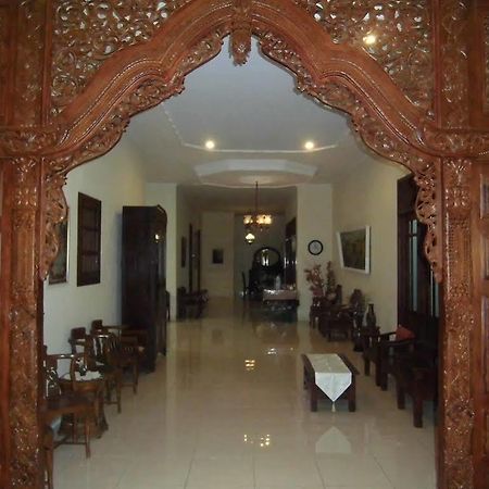 Griya Putri Dewi Guesthouse Yogyakarta Exteriör bild