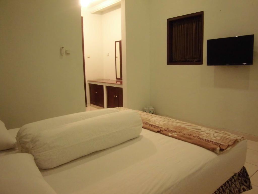 Griya Putri Dewi Guesthouse Yogyakarta Exteriör bild