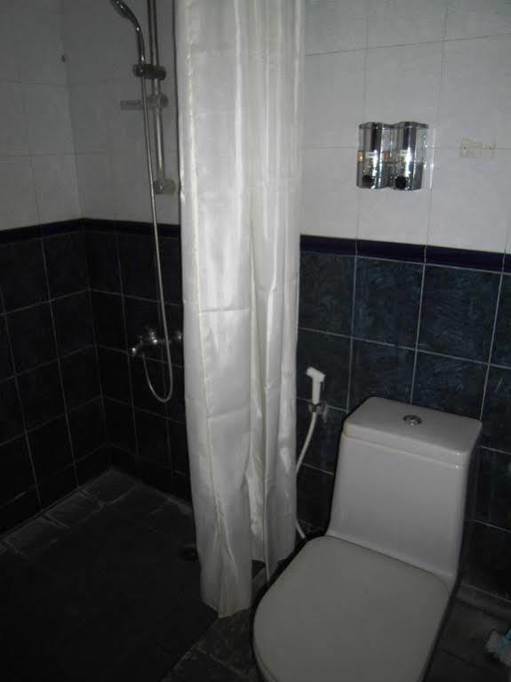 Griya Putri Dewi Guesthouse Yogyakarta Exteriör bild