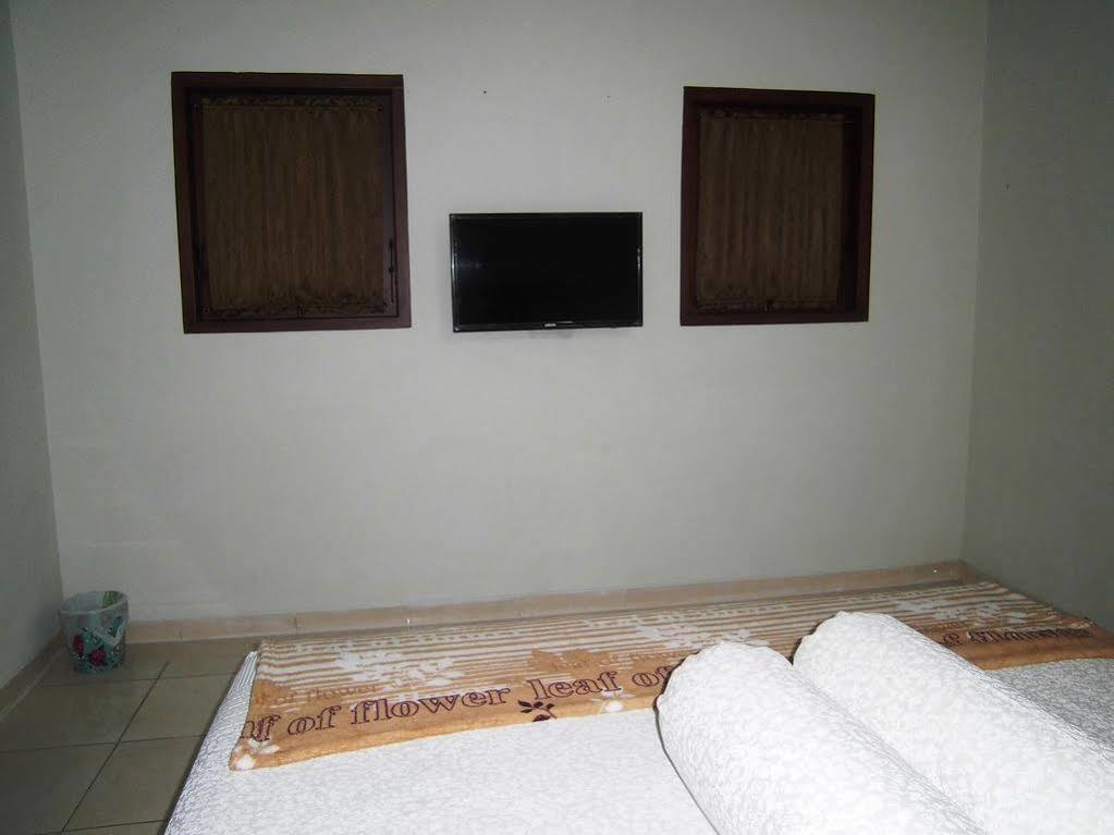 Griya Putri Dewi Guesthouse Yogyakarta Exteriör bild